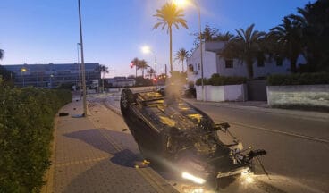 vehiculo volcado a la altura de les bassetes