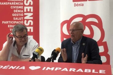 vicent grimalt junto a paco rosello en la rueda de prensa del pspv denia