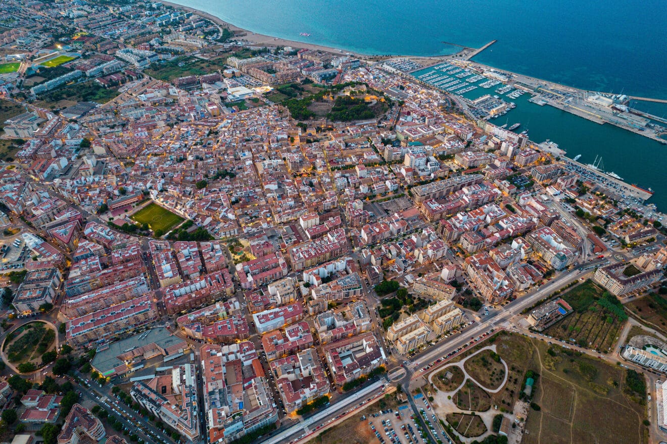 Vista aérea del núcleo urbano de Dénia