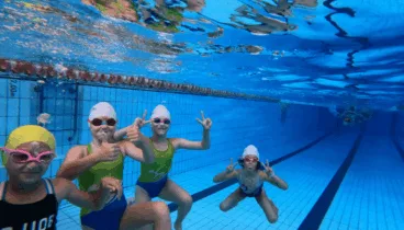 Actividades multideportivas y lúdicas en la piscina