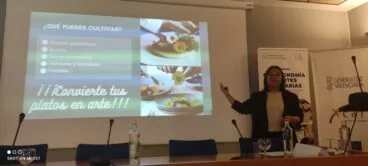 alumna presentando su proyecto en la jornada gurmeet en denia