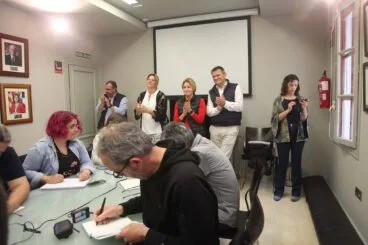 Aplausos de sus compañeros de legislatura