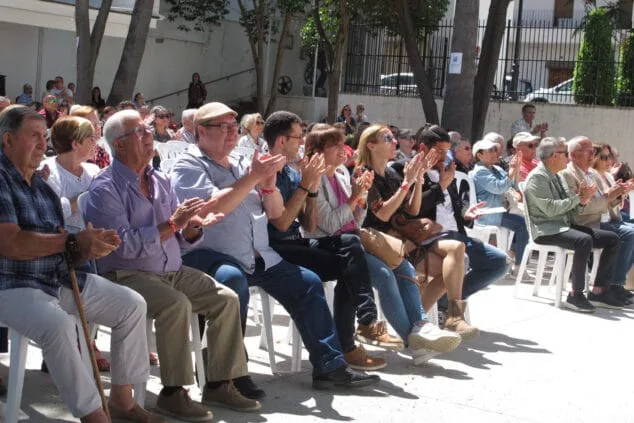 La socialista Maite Pérez presenta un programa para «continuar haciendo de La Xara un gran pueblo» 5 asistentes a la presentacion del pspv de la xara