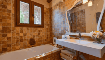 Cuarto de baño equipado con bañera
