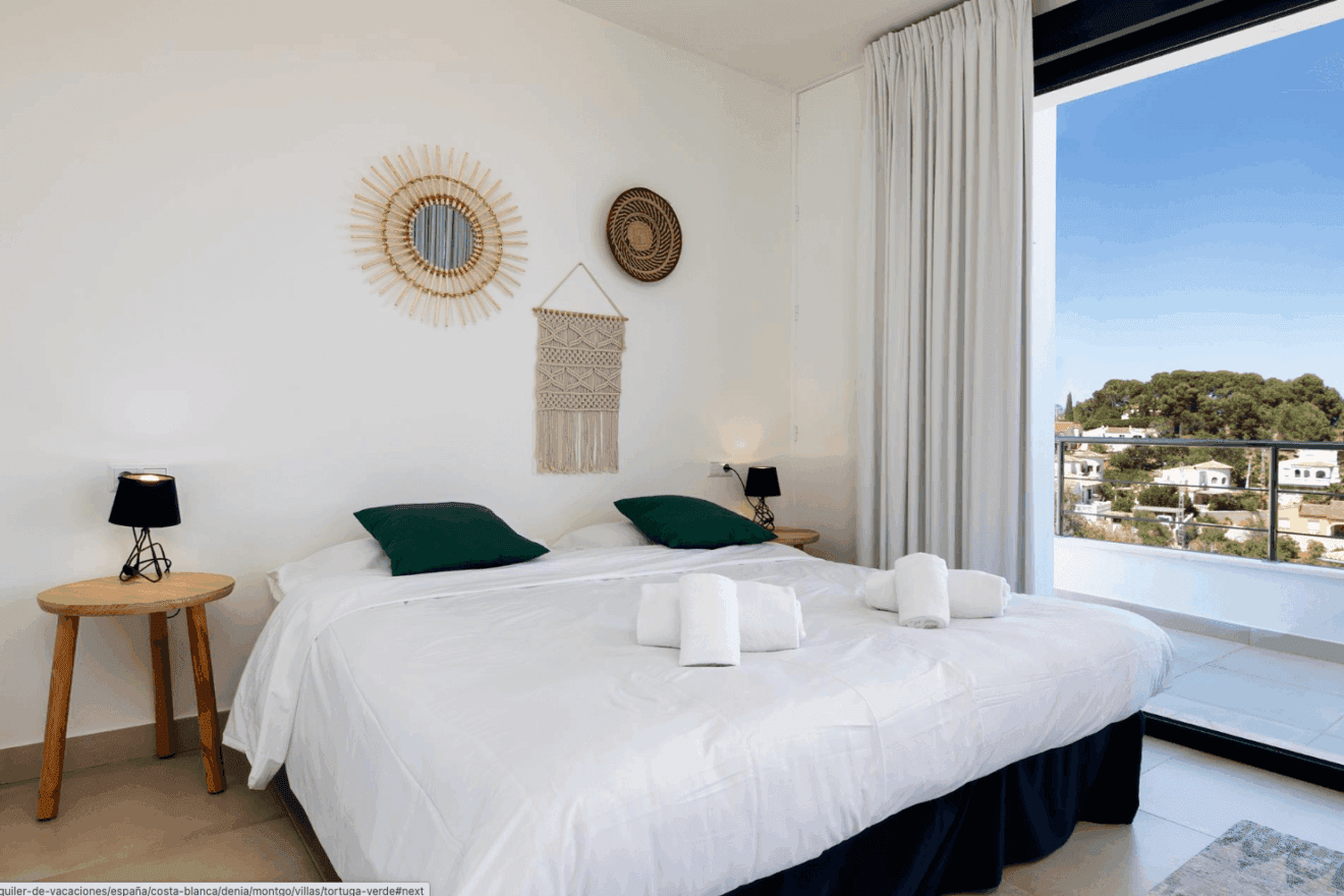 Descansa en las cómodas habitaciones de la villa