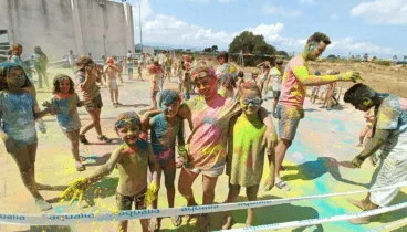 disfrutaran de celebraciones arraigadas como el holi party