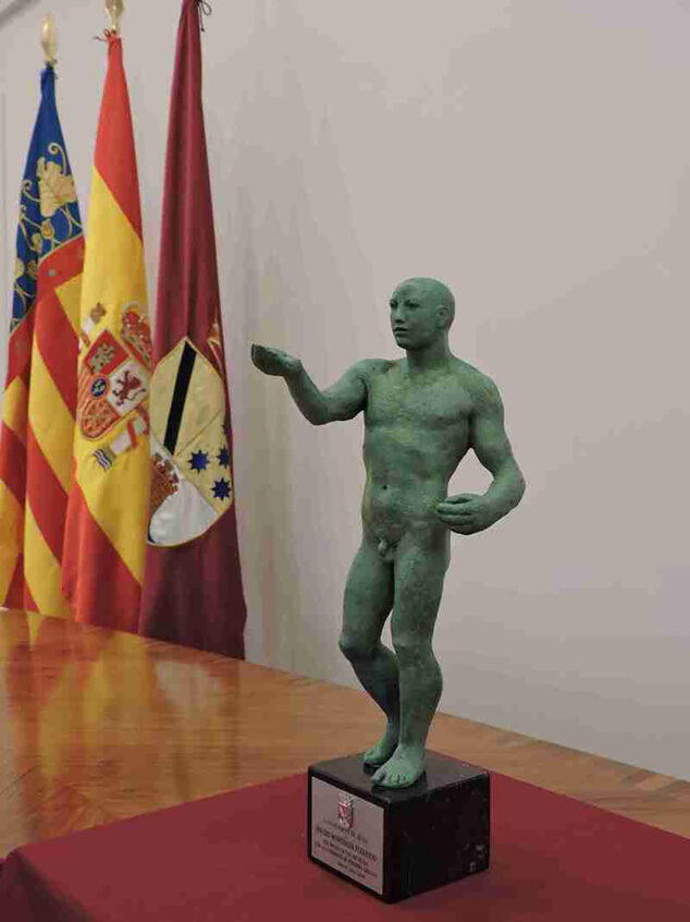 Imagen: Galardón del Premio Ciudad de Dénia para la Formación de Personas Adultas, realizado por Joan Castejón