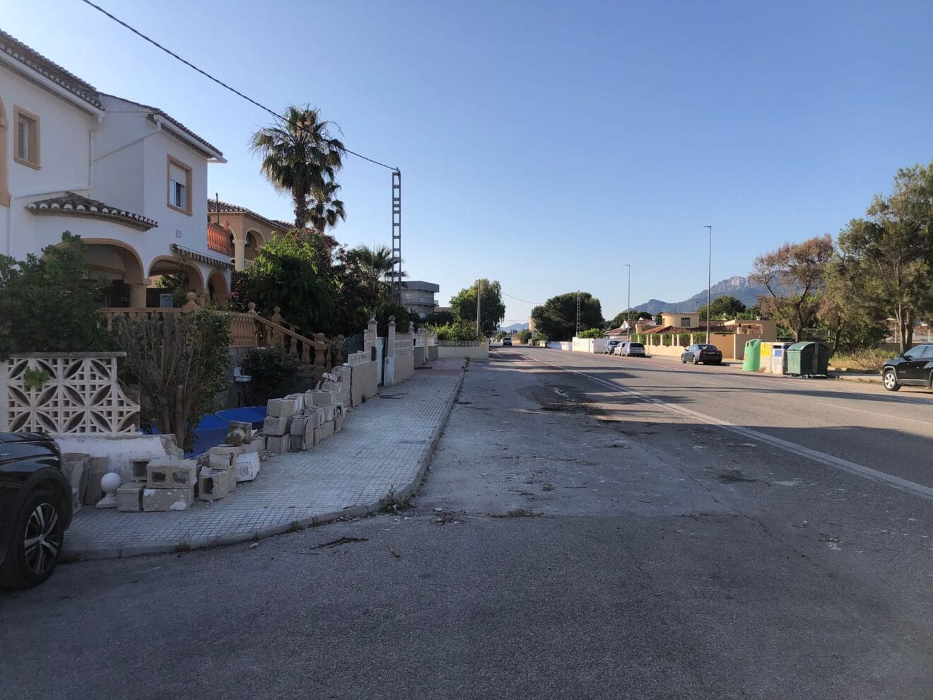 La calle  en les Deveses que ha sufrido el tornado
