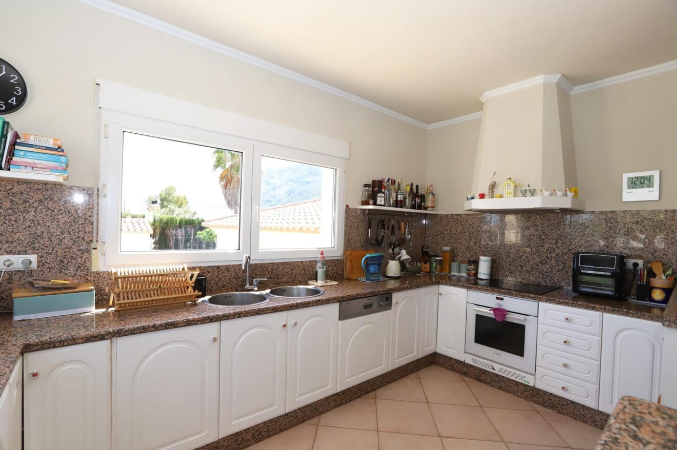 La cocina americana de esta villa tiene todo lo que necesitas