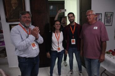 Los concejales electos de Compromís felicitan a Grimalt por el resultado