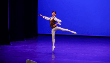 Los estudiantes de Babylon demuestran su destreza en la pista de baile