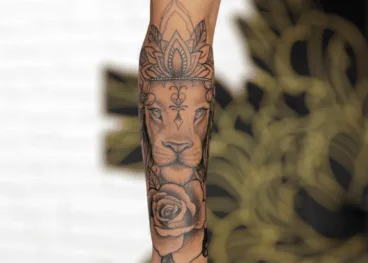 Manga de tatuaje realista disponible en The Mansion Ink