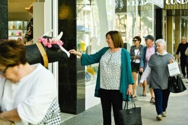 pepa font frente a comercios de denia 1