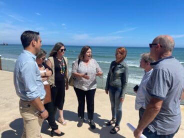 pepa font junto a los distintos cargos del pp de la comarca y vecinos de les deveses