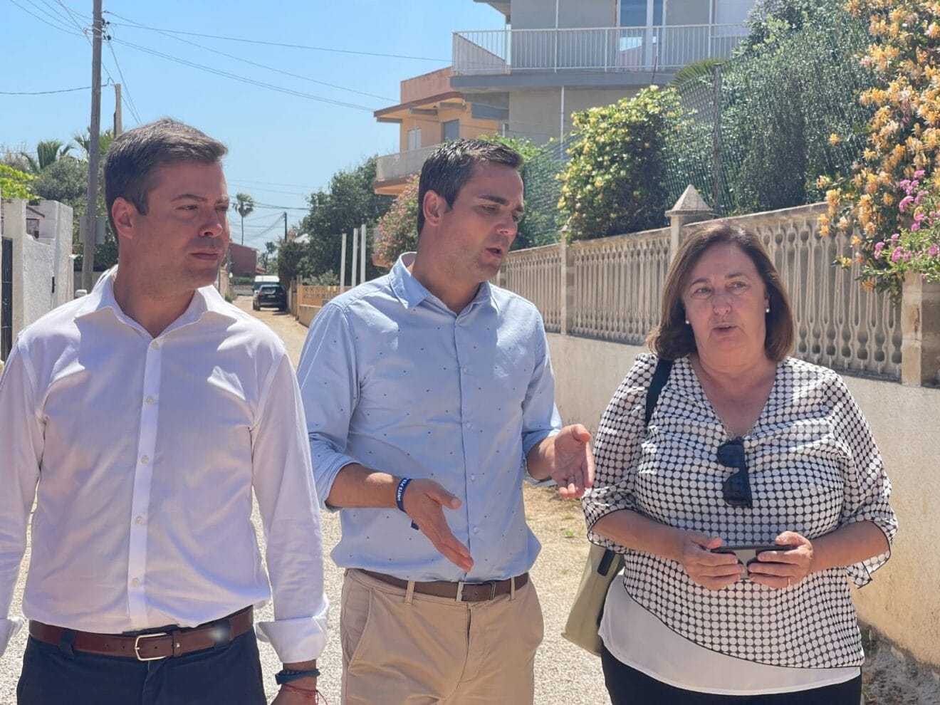 Pepa Font se reune, junto a Ferrán González, con los vecinos de Santa Anna