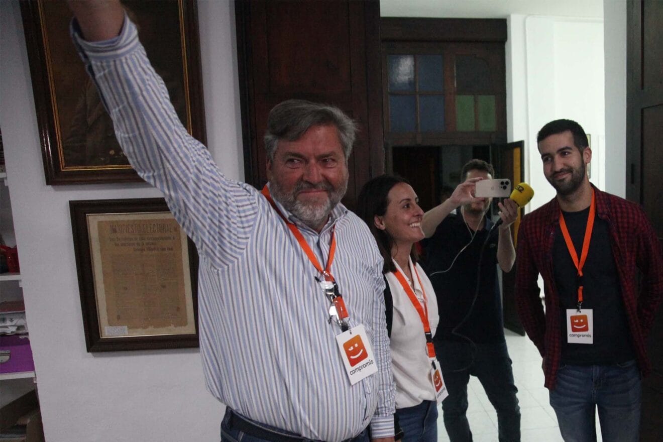 Rafa Carrió, junto a María José García y Valen Alcalà, concejales de Compromís durante la próxima legislatura