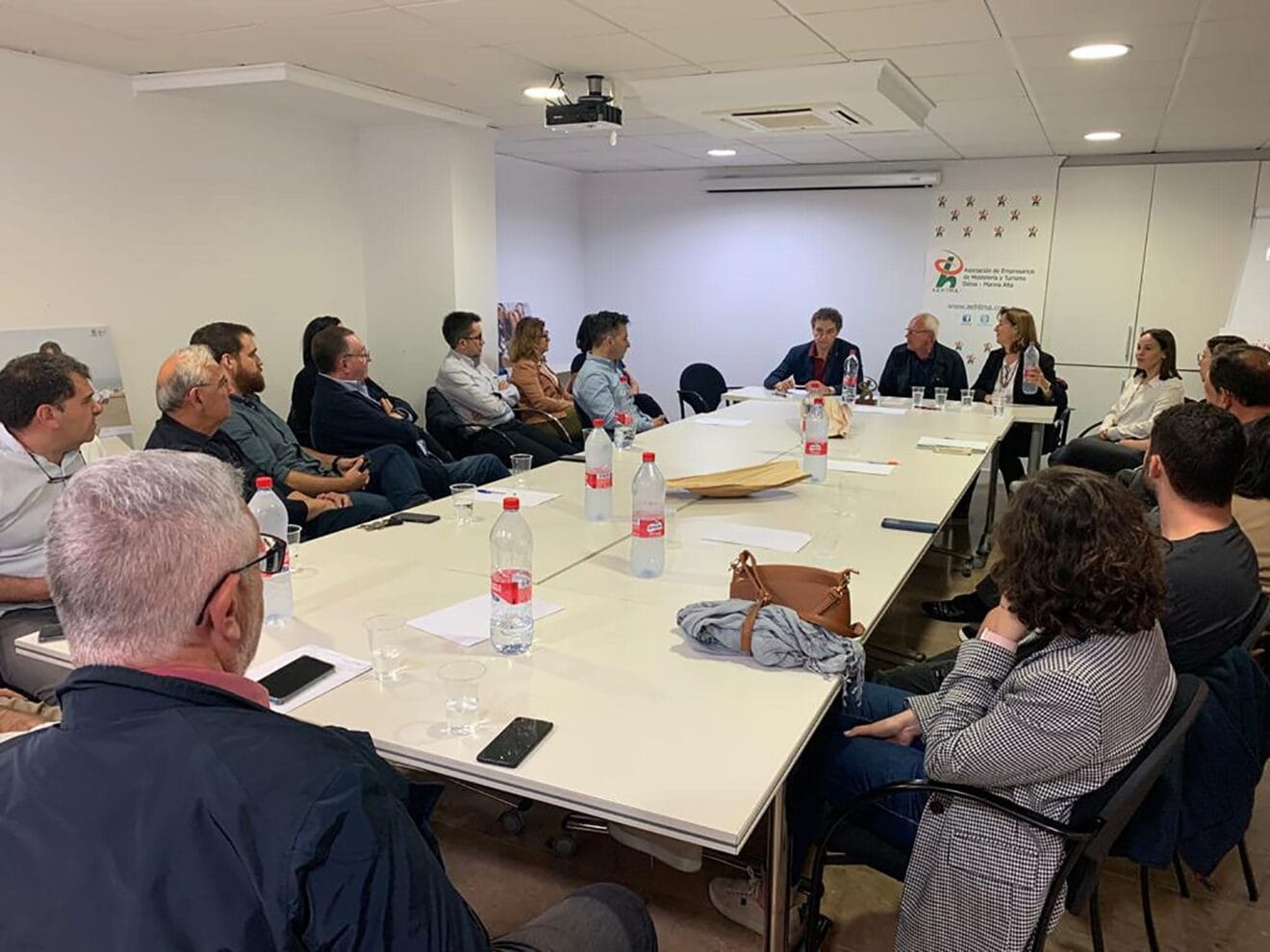 Reunión entre Turisme y AEHTMA