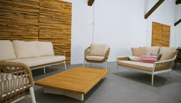 sillones sofas y mesas de exterior disponibles en muebles martinez