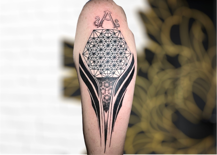 Tatuajes geométricos – The Mansion Ink