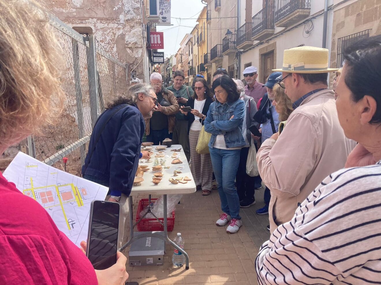 Visita a la excavación de calle Loreto en Dénia