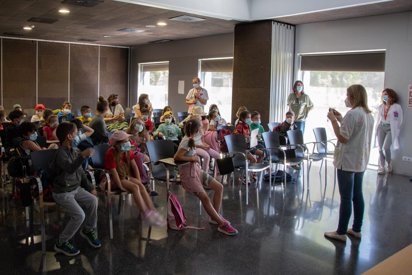 Visita de los alumnos al hospital Marina Salud
