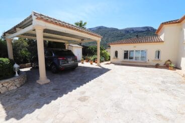 Zona de parking con capacidad para estacionar varios vehículos