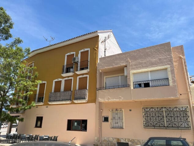 a la derecha la casa mas antigua de ronda les muralles