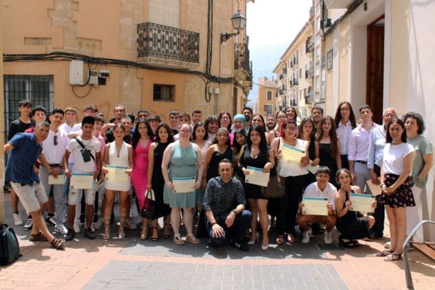 Los alumnos de PFQB de Creama reciben en Dénia sus diplomas 1 Imagen: Alumnos de los cursos PFQB de Creama que han recibido los diplomas en Dénia