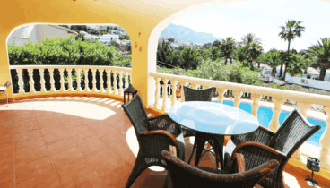 Amplios espacios para el confort y la diversión en su porche