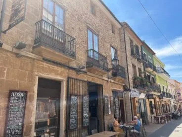 Antigua casa señorial del siglo XIX que se ha convertido en un restaurante de éxito de calle Loreto