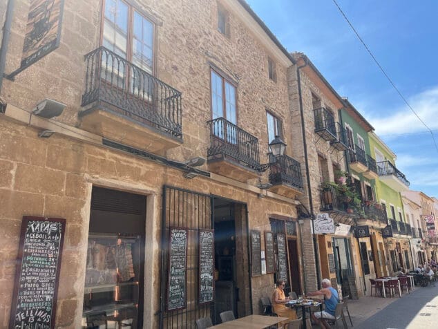 antigua casa sencc83orial del siglo xix que se ha convertido en un restaurante de exito de calle loreto