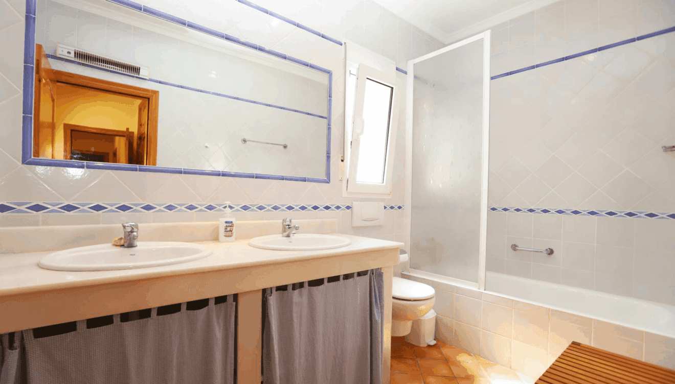 Baño en suite del dormitorio principal