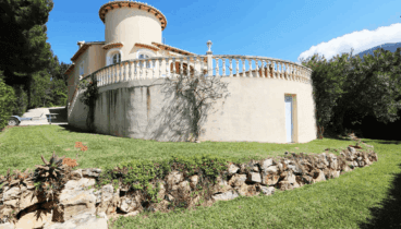 Belleza natural del bonito jardín de esta villa