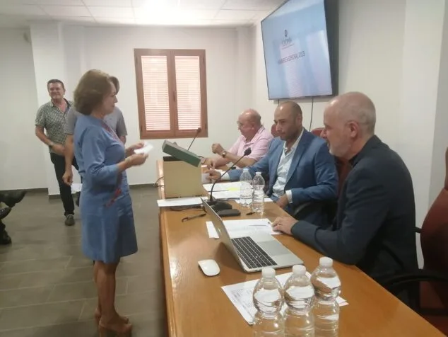CEDMA reelige a Benito Mestre como presidente, quien promete dos nuevas federaciones y seguir luchando por el tren 1 Imagen: Benito Mestre durante las votaciones