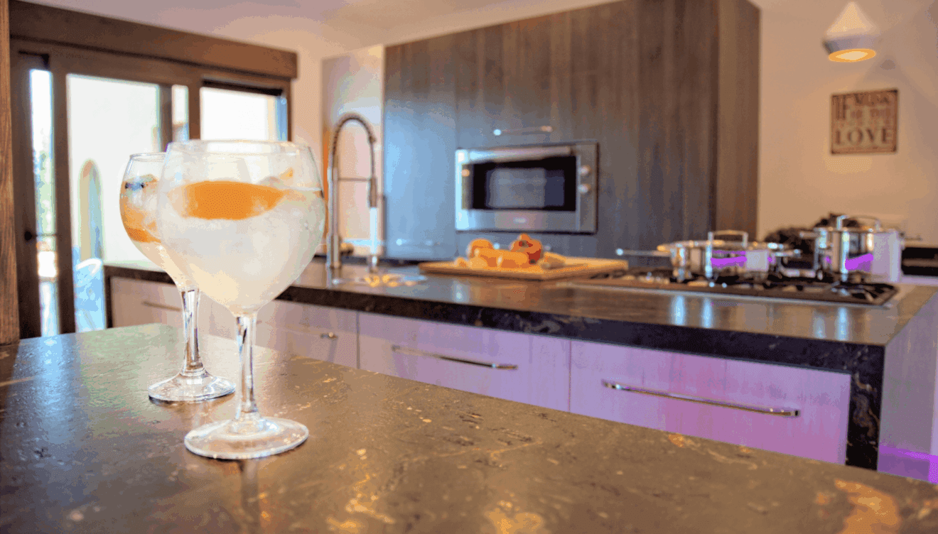 Cocina con barra de bar