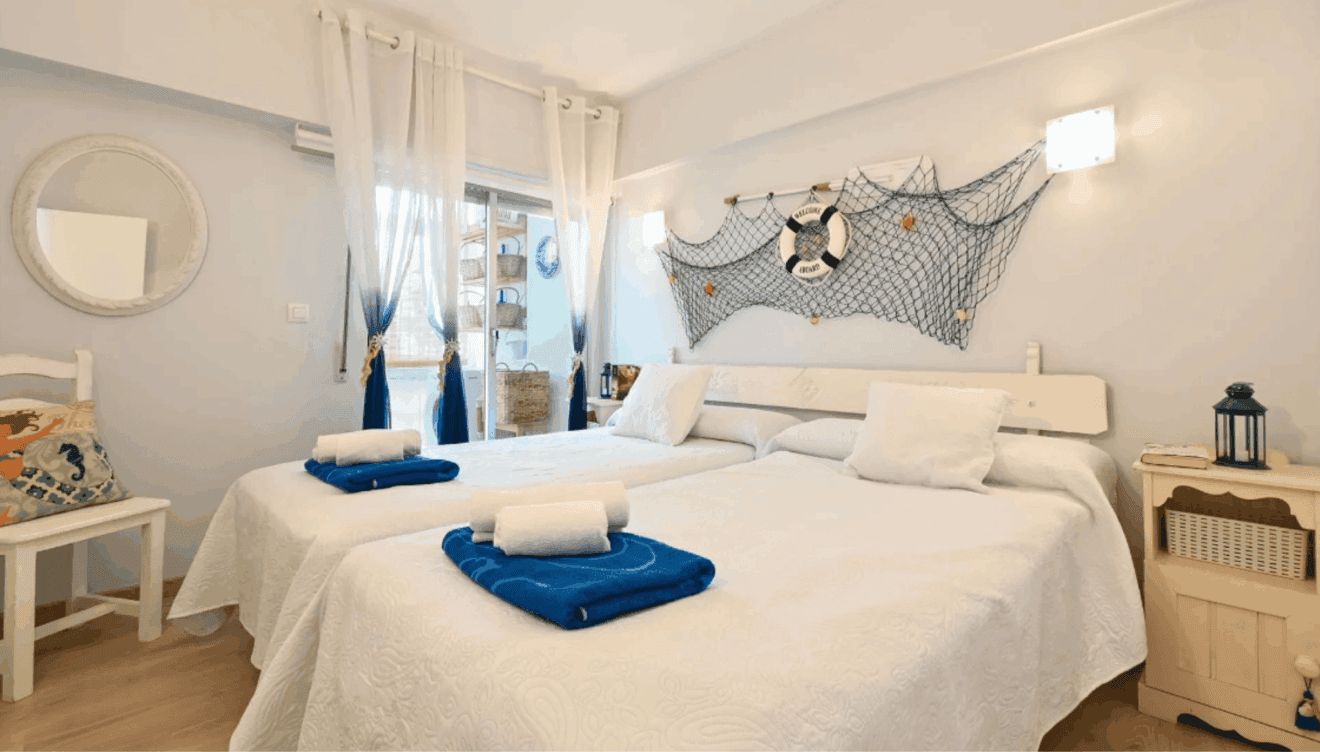Dormitorio principal con dos camas individuales