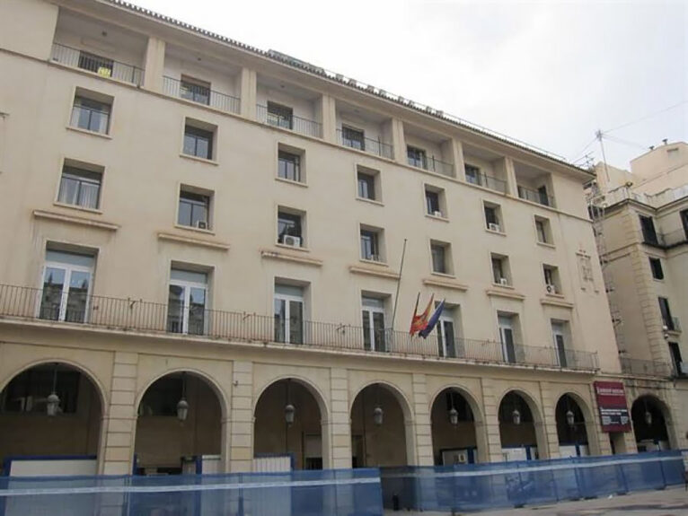 Edificio de la Audiencia Provincial alicantina (archivo)