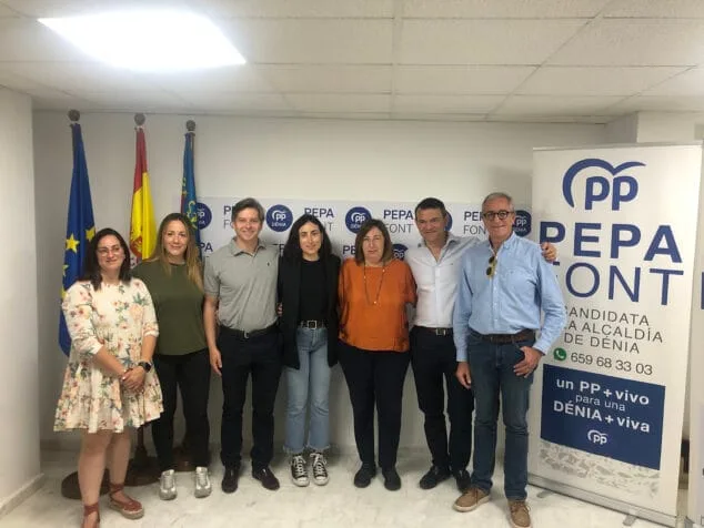 El PP tiende la mano tanto a PSPV como a Compromís para lograr un gobierno de Dénia estable 2 Imagen: Equipo de Pepa Font en la rueda de prensa