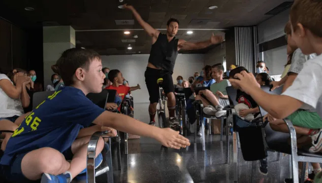 espectaculo para hacer sonreir a los pequencc83os