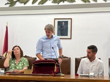 Juan Carlos Signes jurando su cargo