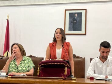 Melani Ivars prometiendo su cargo