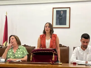 Melani Ivars prometiendo su cargo