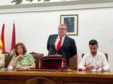 Paco Roselló prometiendo su cargo