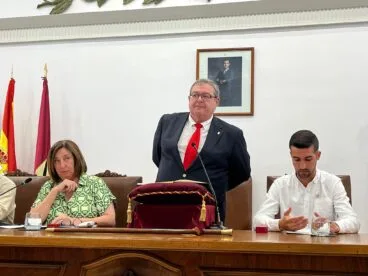 Paco Roselló prometiendo su cargo