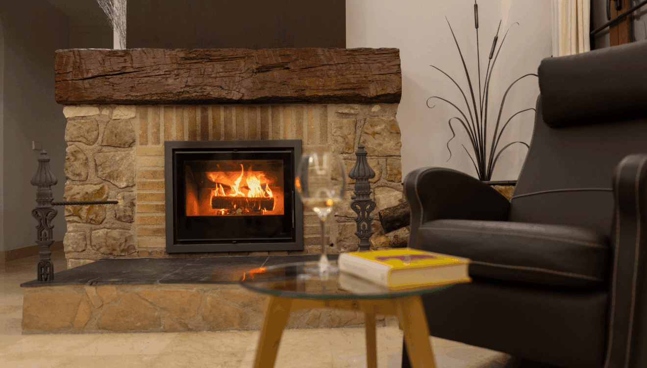 Pasa buenos momentos junto a la chimenea