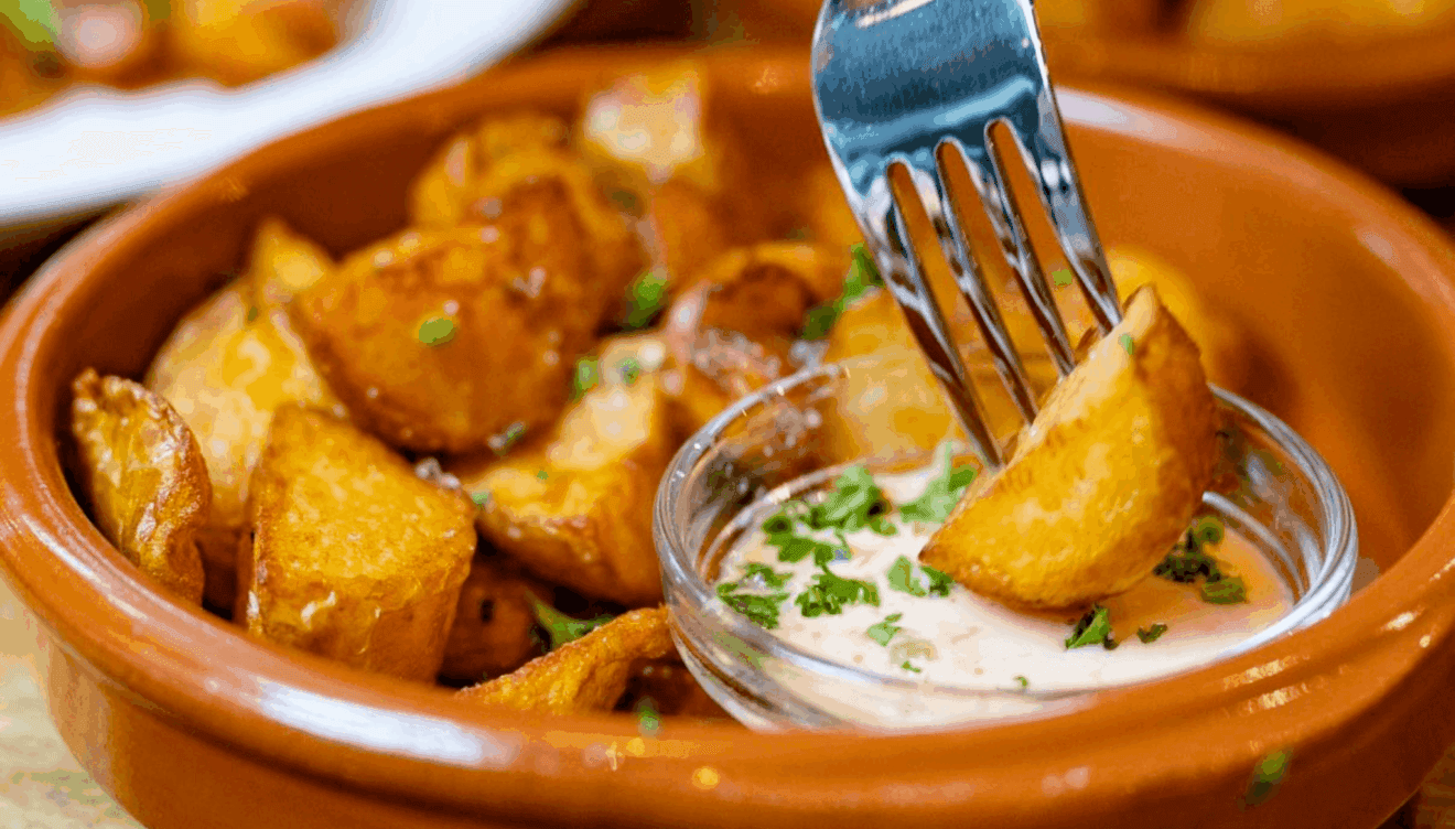 Patatas bravas para compartir
