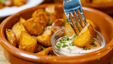 Patatas bravas para compartir