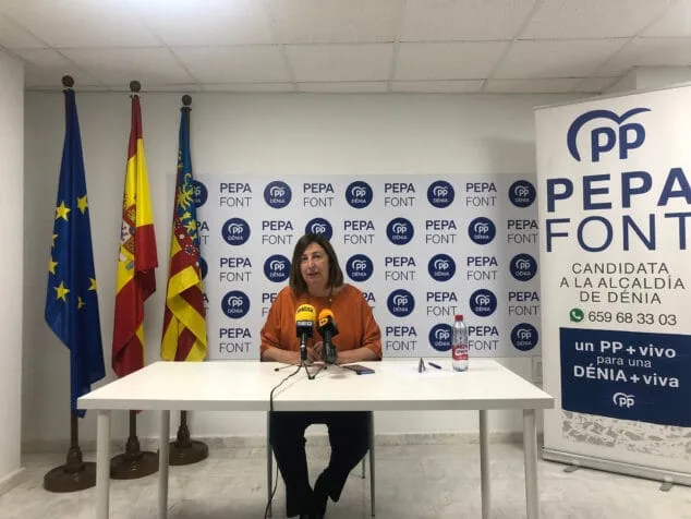 El PP tiende la mano tanto a PSPV como a Compromís para lograr un gobierno de Dénia estable 1 Imagen: Pepa Font durante su comparecencia ante los medios
