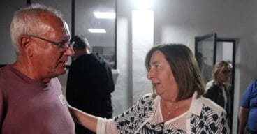 pepa font felicitando a vicent grimalt por el resultado electoral