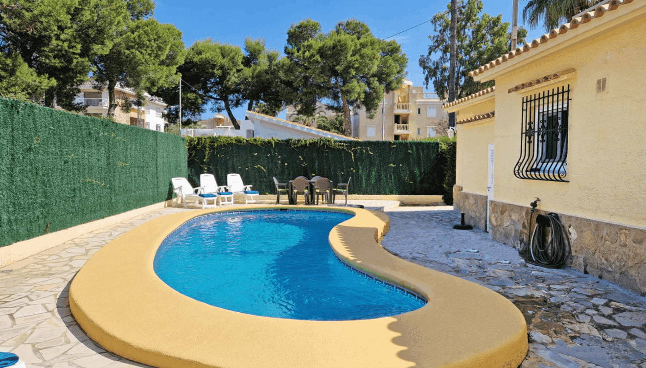 Perfecta piscina privada para nadar o refrescarse